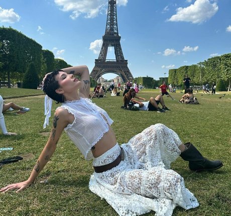 小さなオンリーファンズ ポルノ 写真