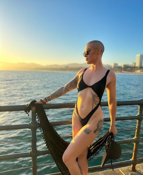 熟女乱交OnlyFans トップ 画像