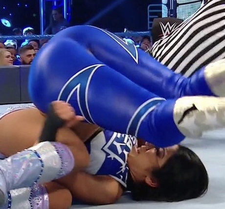 痩せたティーンのオンリーファンズ アートポルノ 写真