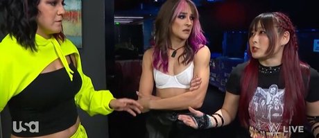 曲線美の女の子オンリーファンズ 可愛い 写真