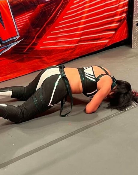 毛深い足のOnlyFans セクシーヌード 写真