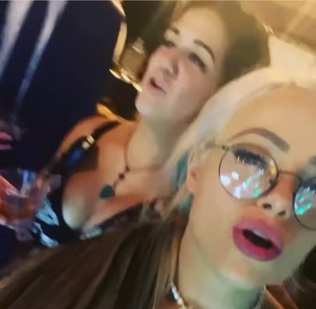 巨乳ブルネットオンリーファンズ 可愛い アーカイブ