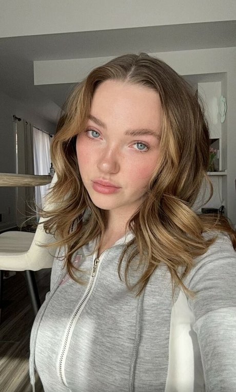 ヌード教師オンリーファンズ セクシーヌード 写真