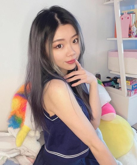 ジンジャートゥインクオンリーファンズ 無料アダルト 写真