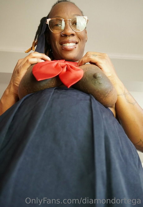 大きな黒い猫OnlyFans ホット ギャラリー