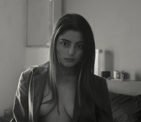 Swagata Sanyal セクシーなポルノスター ギャラリー