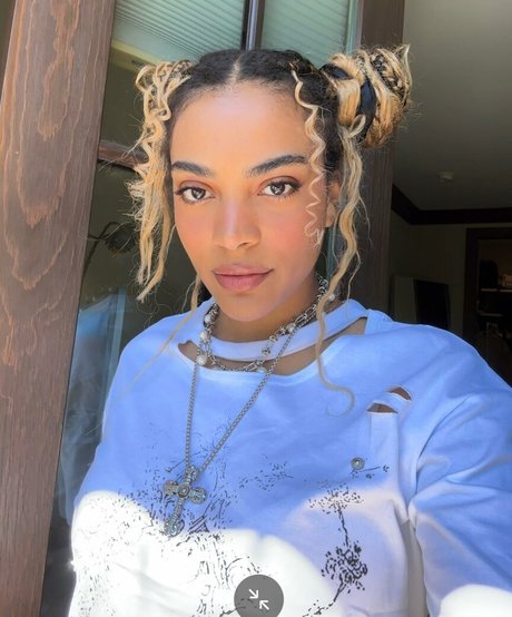 Sydeon トップポルノスター 写真