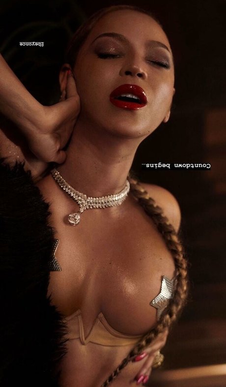 巨乳 パブリック OnlyFans トップ 画像