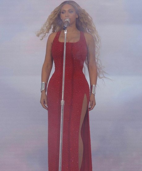 巨乳の熟女オンリーファンズ アートポルノ 写真