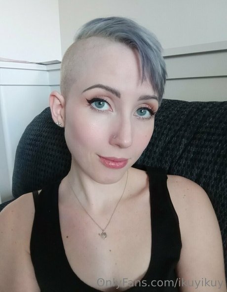 Ikuy アダルトスター 写真