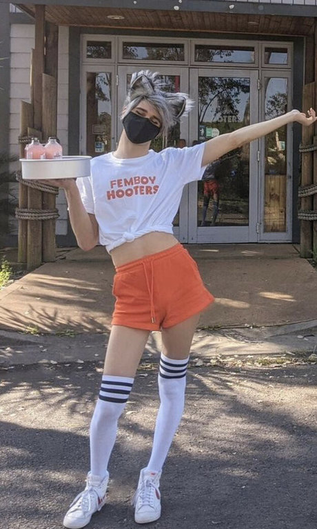 FemboyPup エロティックなモデル 写真