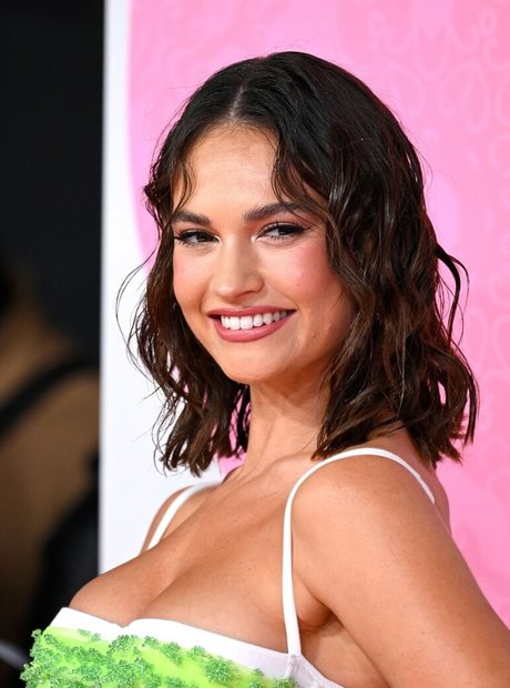 大学生カップルのオンリーファンズ 美しいヌード 写真