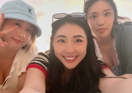 垂れ下がった熟女OnlyFans アートヌード 写真