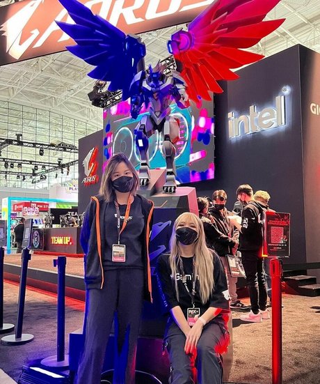 スマイルオンリーファンズ 無料裸 ギャラリー