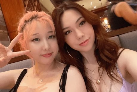 金髪レズビアンオンリーファンズ セクシーヌード 画像