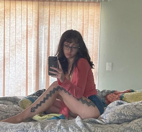 毛深い足のOnlyFans アートヌード 画像