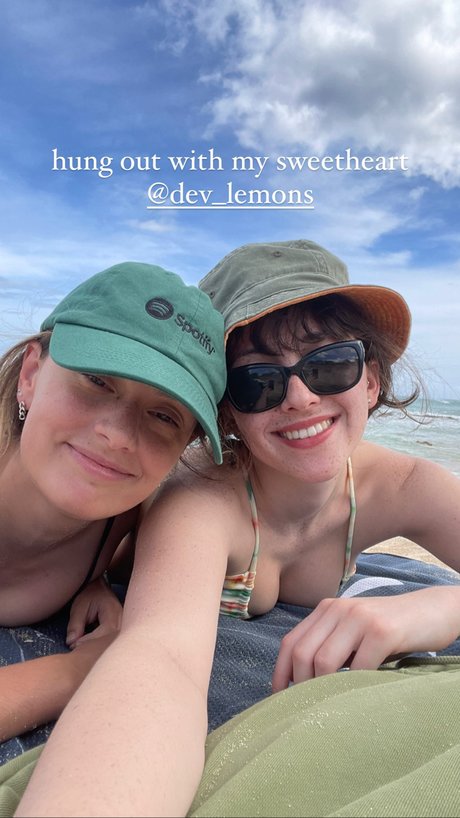 Anuhea Nihipali ホットなポルノスター 写真