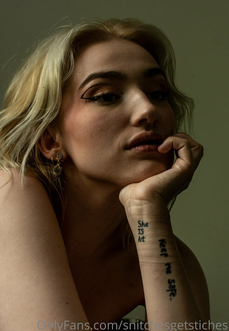 女性の筋肉オンリーファンズ セクシーヌード 画像