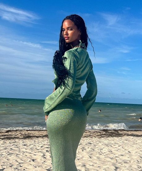 パフィーオンリーファンズ 美しい裸 写真