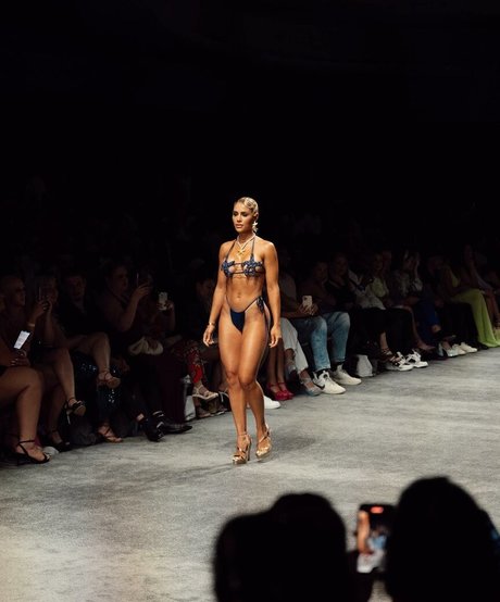 熟女メガネOnlyFans 無料セクシー 写真