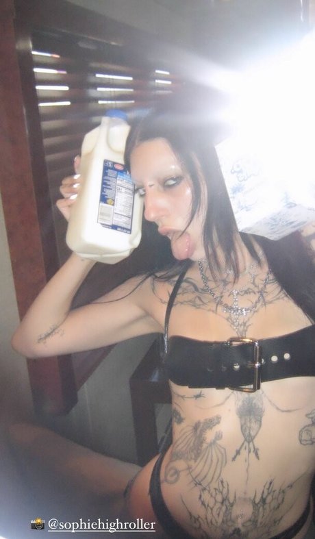 DeathbyRomy アートモデル 写真