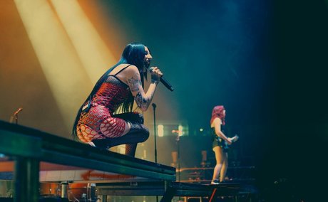 ゴス3P OnlyFans 美しい裸 ギャラリー