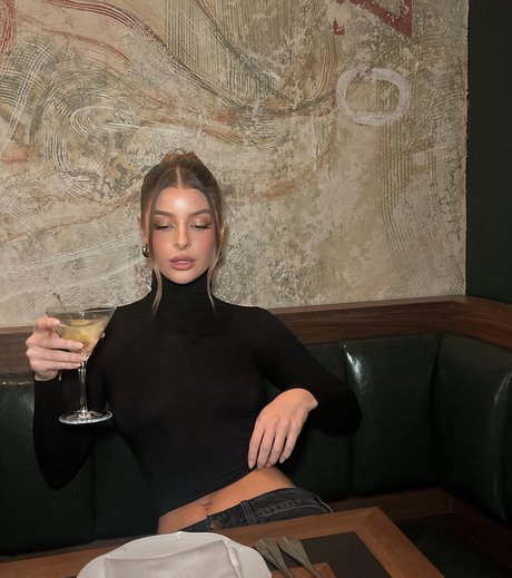 ポーグガールズオンリーファン ヌード 写真