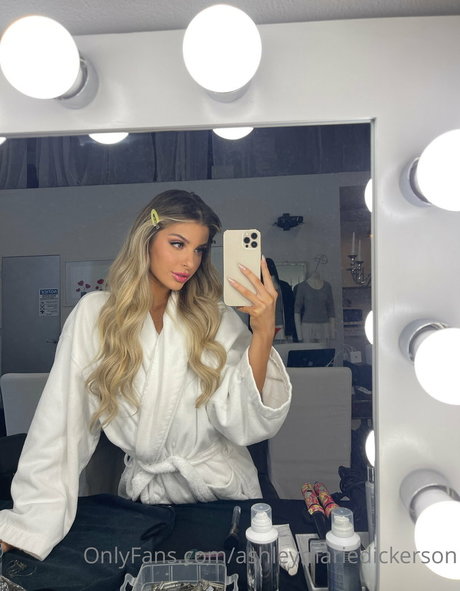 アマチュアヌードオンリーファンズ セクシー ギャラリー