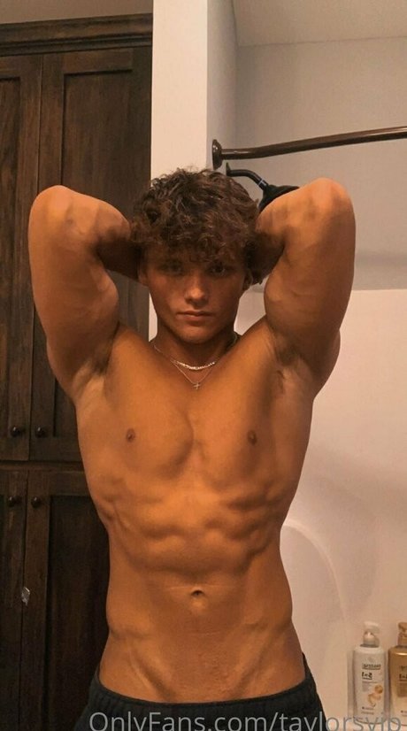 ラバーオンリーファン 無料アダルト 写真