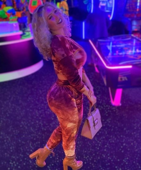 Nikkita Lyons ヌードのポルノスター 画像