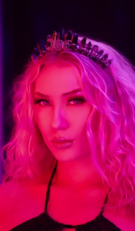 Nikkita Lyons 完璧なモデル 写真