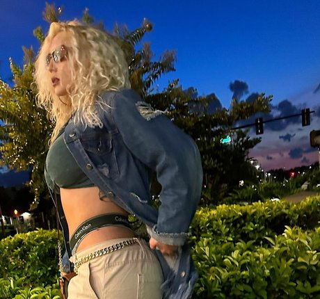 Nikkita Lyons アダルトモデル 写真