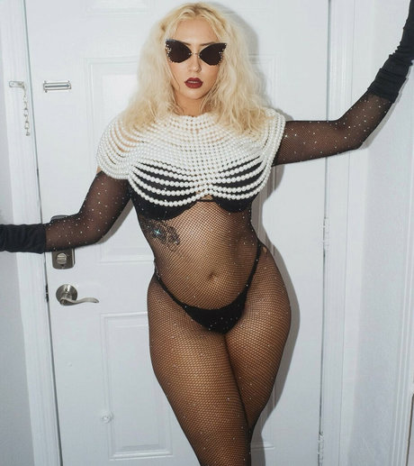 大きな乳首オンリーファンズ エロ 写真