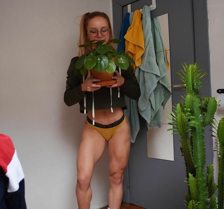 アジアンツインズOnlyFans 無料セクシー 写真