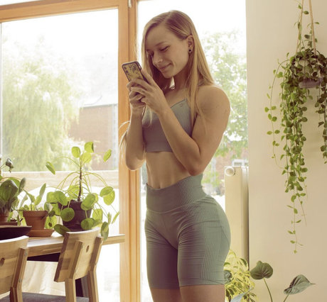 Aline Dessine ポルノモデル アーカイブ