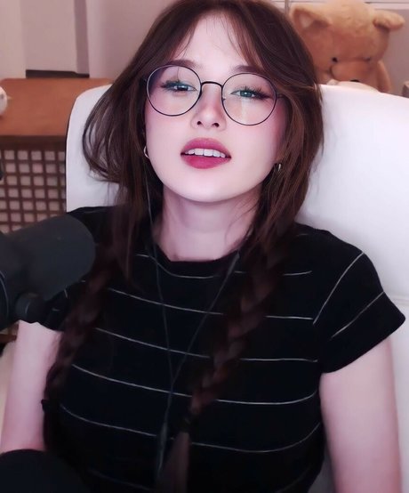 Tinakitten 可愛いモデル 画像