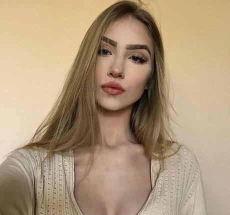 Sara Hardel ポルノモデル 画像