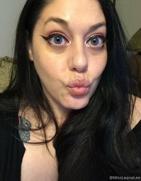 大きなお尻と巨乳のオンリーファンズ トップ 画像