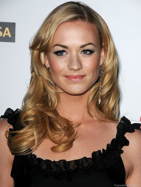 Yvonne Strahovski 裸のポルノスター 写真