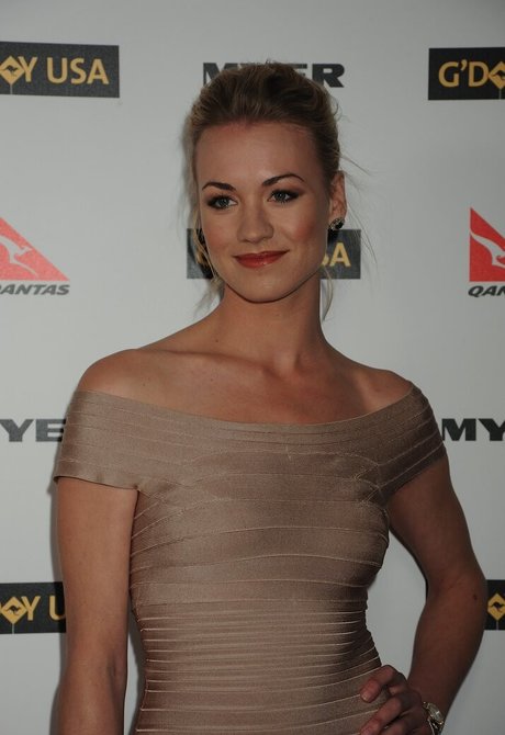 Yvonne Strahovski ヌードのポルノスター 写真