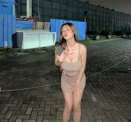 小柄なティーンオンリーファン 無料セクシー 画像