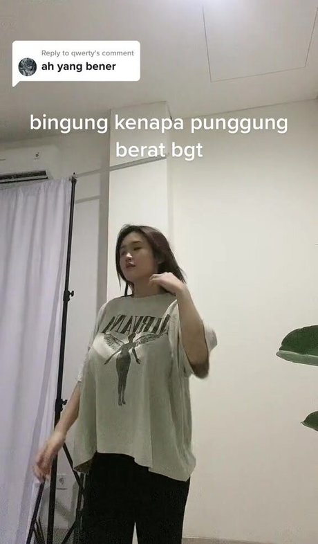 ピアス乳首オンリーファンズ 無料 写真