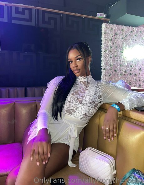 ゴス3P OnlyFans ホットセクシー 写真