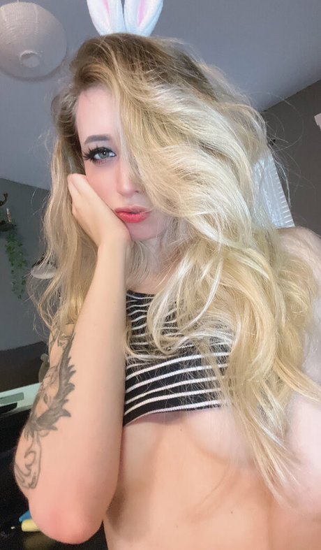 ポーグエボニーオンリーファンズ 無料裸 写真