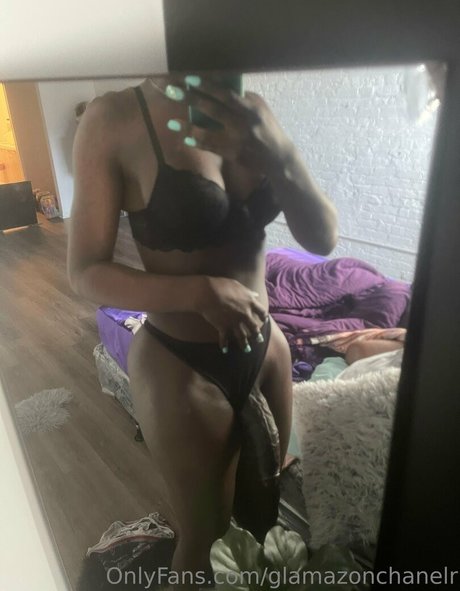 アジアン・エボニー・オンリーファンズ セクシーヌード 写真