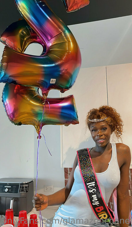 ラテン系ティーンオンリーファンズ 美しいヌード 画像