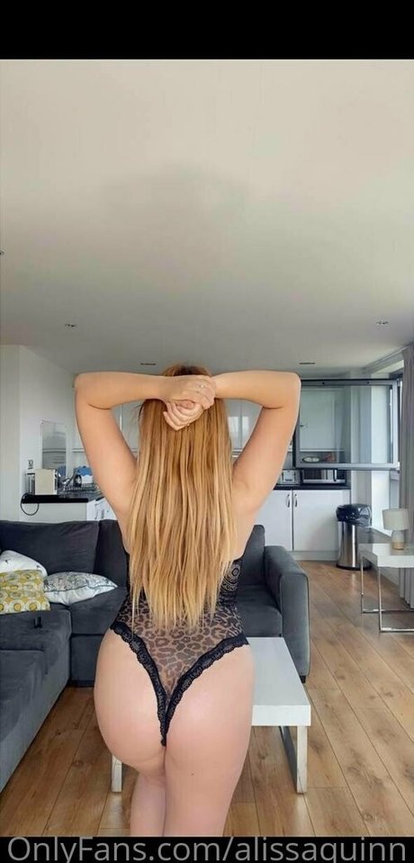 曲線美の女の子オンリーファンズ アートヌード 画像