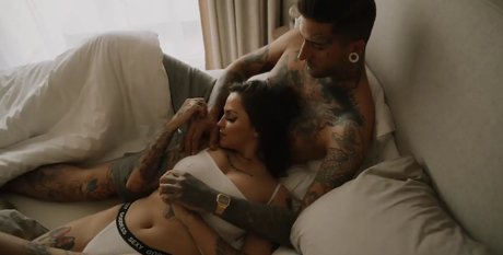 ピアス乳首オンリーファンズ ホット裸 アーカイブ