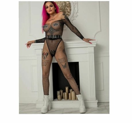 Dzsenifer Vajai トップスター 写真