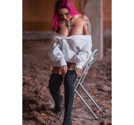 Dzsenifer Vajai ポルノスター 裸 ギャラリー